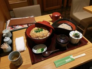 郡山市の「湖穂里」の川俣シャモの親子丼と会津蕎麦