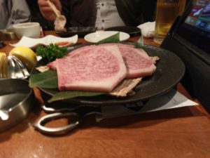 七輪焼肉上杉の霜降り牛